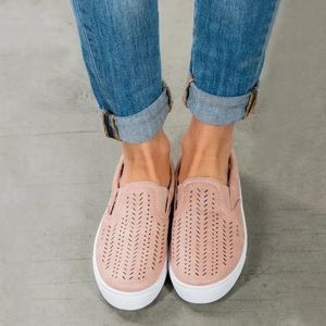 BNWOT Women’s slip on sneakers